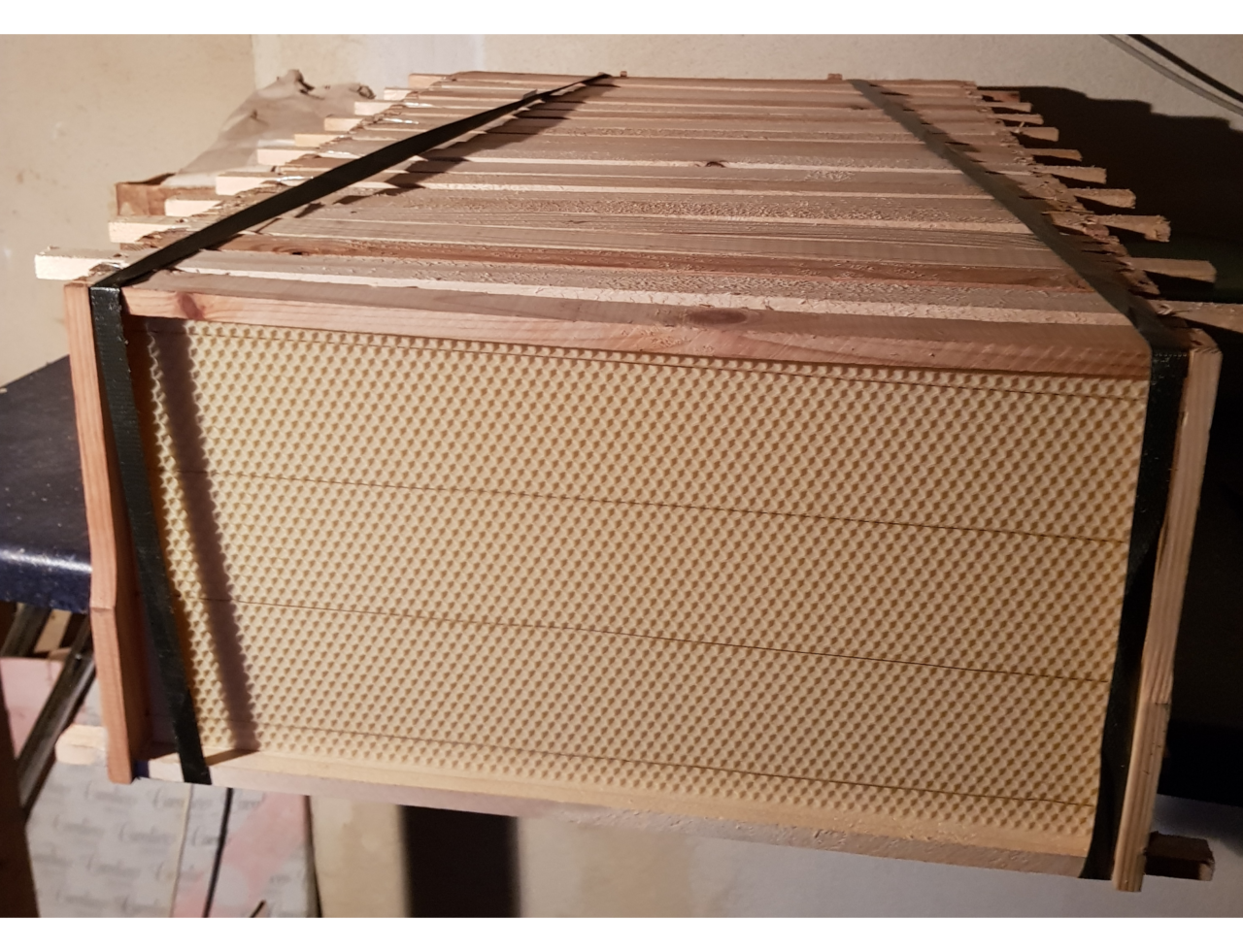 Produktbild von 10 Rähmchen Zander Modifiziert Mit Hoffmann Seiten – Inkl. Mittelwand Fertig Eingebaut – Für Imker, Bienenbedarf, DN